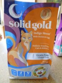 Photo of a bag of Solid Gold cat food
