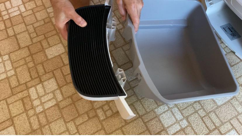 Assembling waste drawer of Litter Robot 5